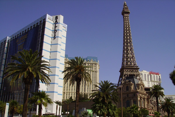 Vegas Hostels: Paris 